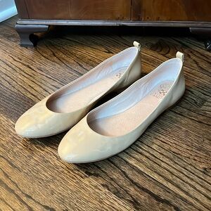 Vince Camuto slip on flat shoes size 9.5 M